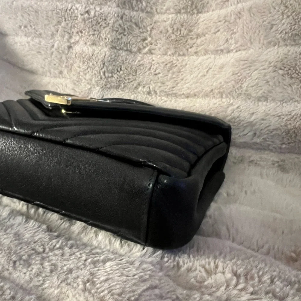 Saint Laurent Black Quilted Leather Shoulder Bag with Gold Hardware - Picture 6 of 15